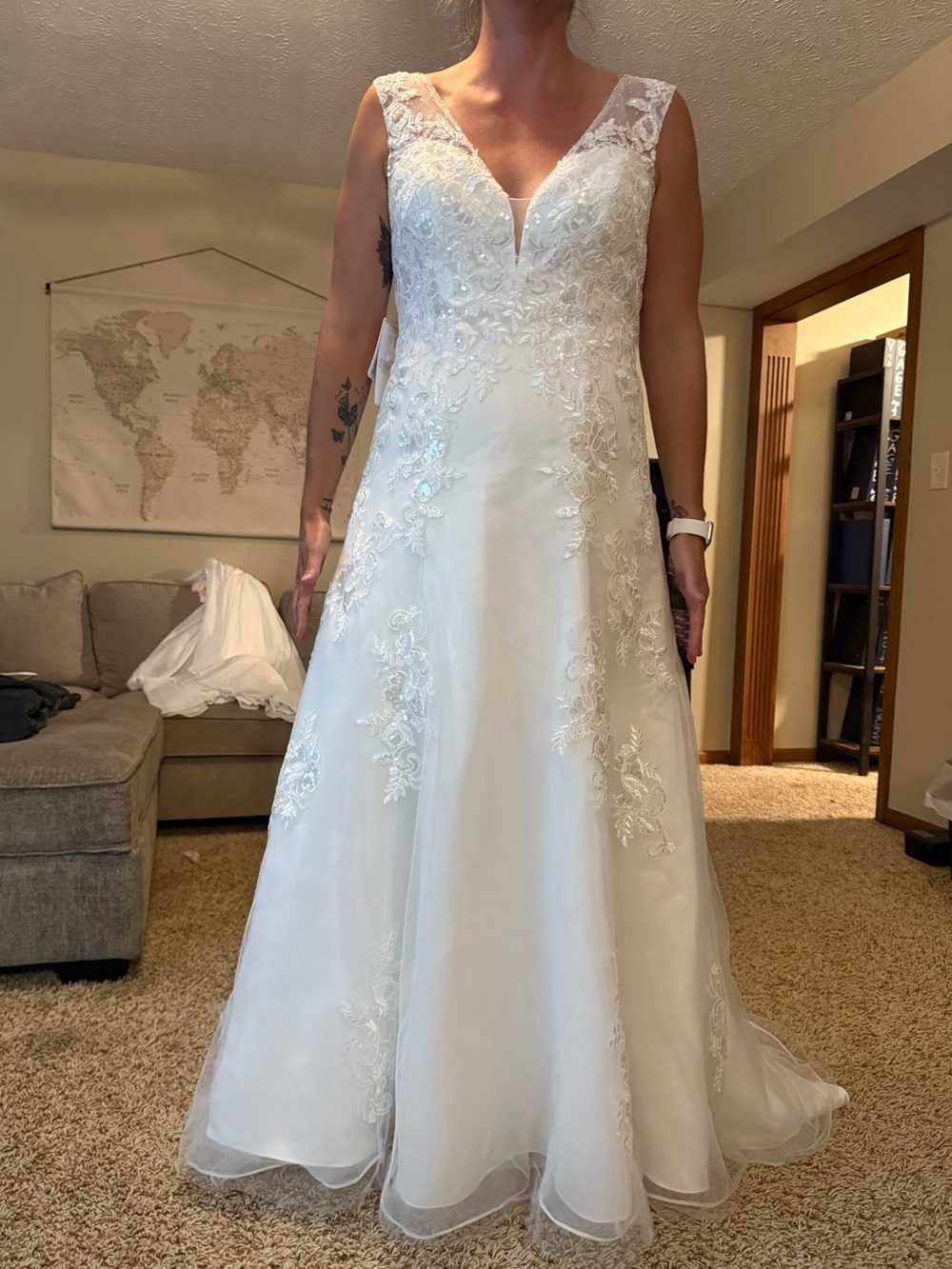 White Lace Appliqué V-Neck Wedding Dress